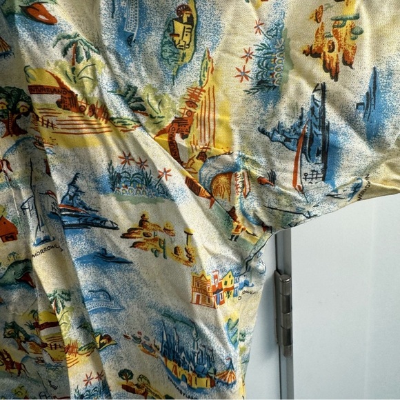 Disney Parks Vacation Club Hotel Resorts Icons Men's Button Up Map NWT - Picture 5 of 9